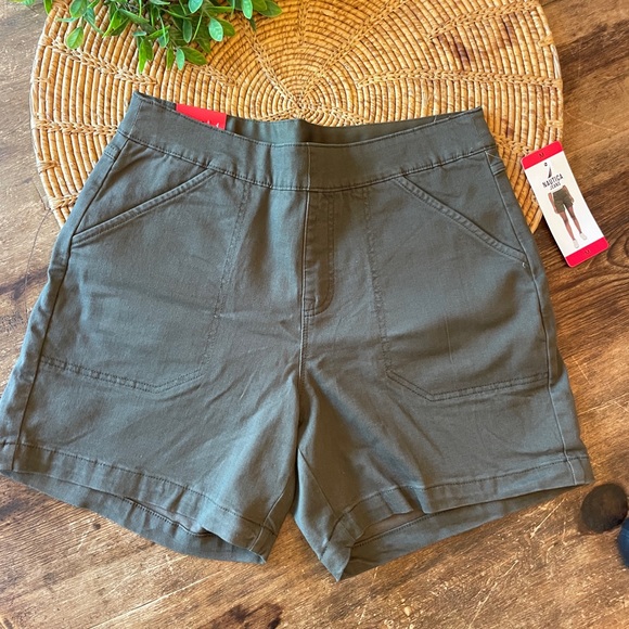 New Nautical Olive Green Women's Shorts - Picture 1 of 8